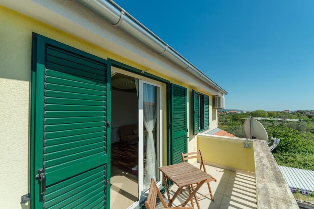 Crowonder Sun&Fun Holiday House With Large Swimming Pool, Playroom And Garden Bibinje Exterior foto